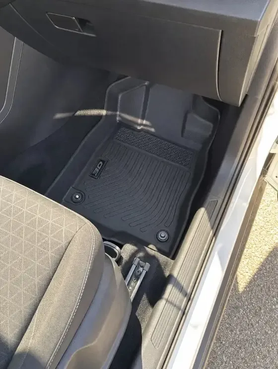 Foto real de cliente: tapete travado no lugar, longe dos pedais